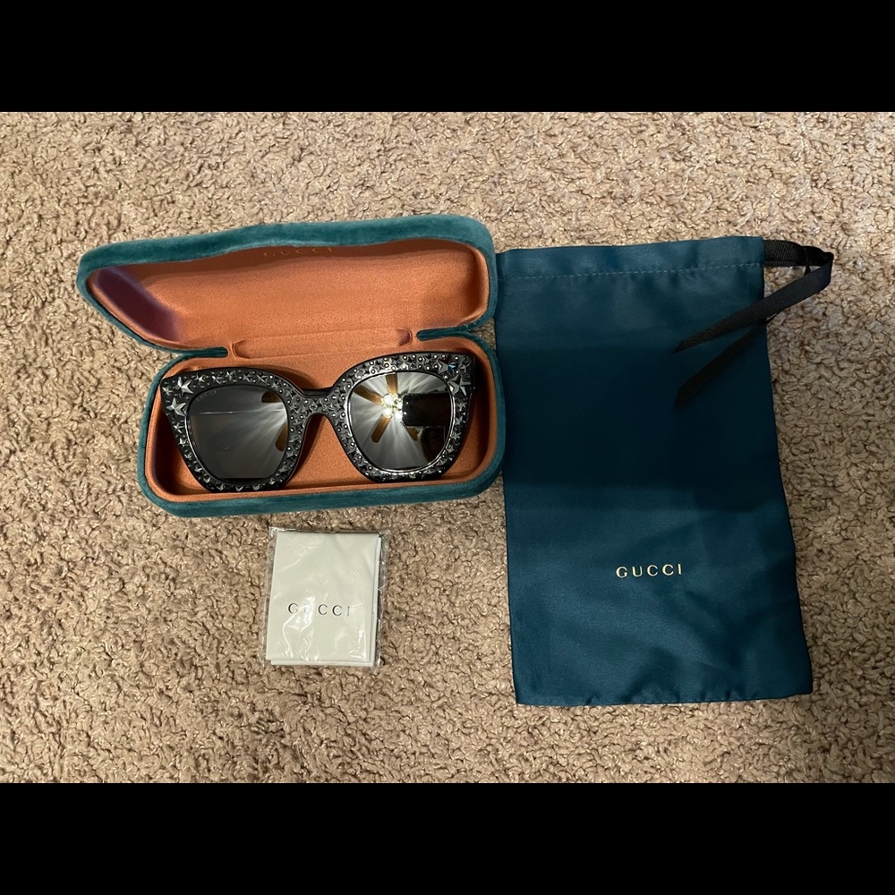 ♥️Like new Gucci Star Studded Acetate Sunnies ♥️